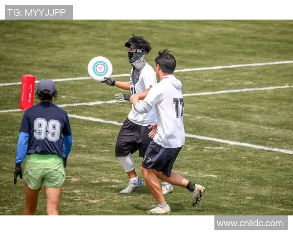 武汉飞盘队在攀岩联赛中以54分稳居积分榜首位 武汉飞盘队在攀岩联赛中以54分稳居积分榜首位